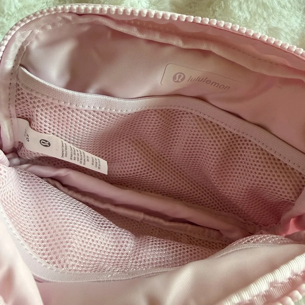 lululemon athletica Light Pink Bell bag - Picture 4 of 6